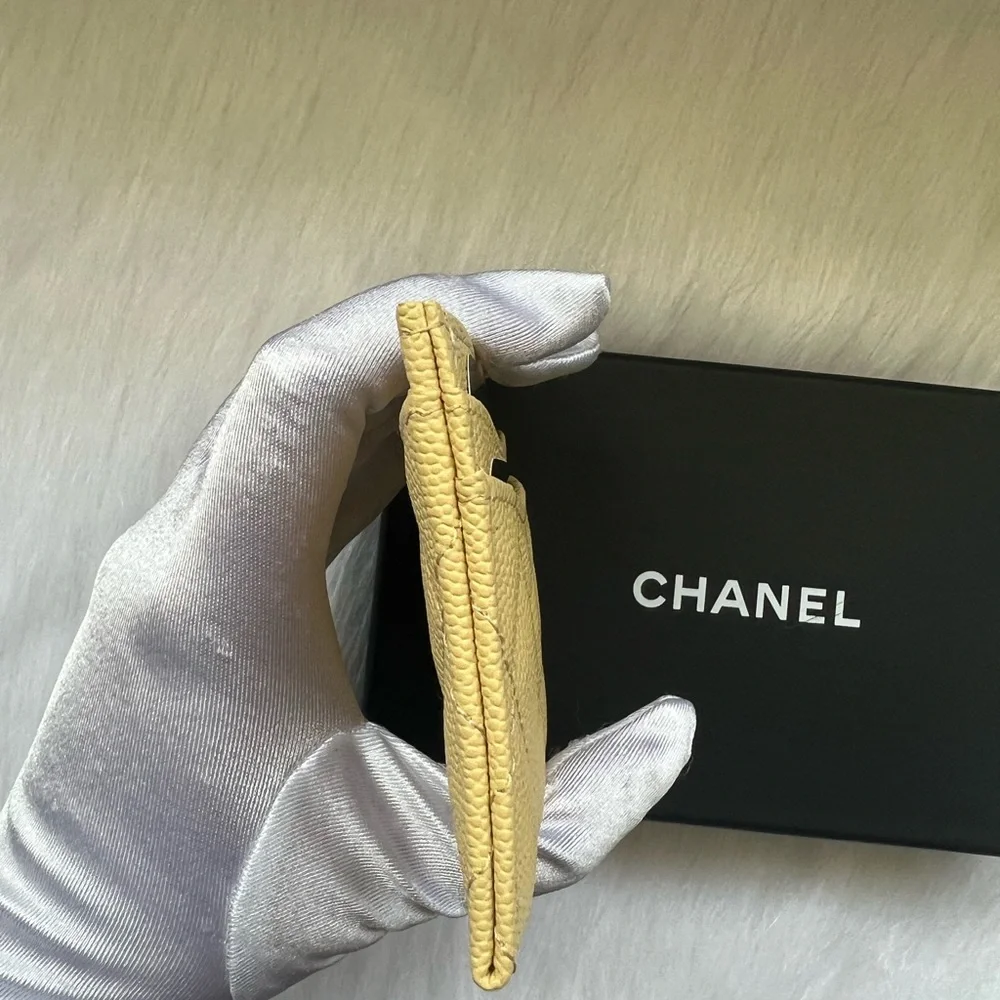 🔥CHANEL Classic Quilted Cardholder-butter yellow